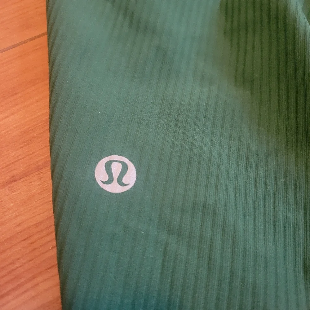 High-Waist Forest Green Women's Bike Shorts 8'' - Picture 3 of 4